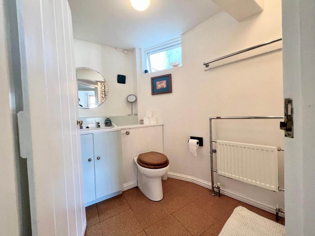 Pass The Keys 64 Church Street Characterful 2-Bed Cottage In The Heart Of Town Kingsbridge (Devon) Exterior photo