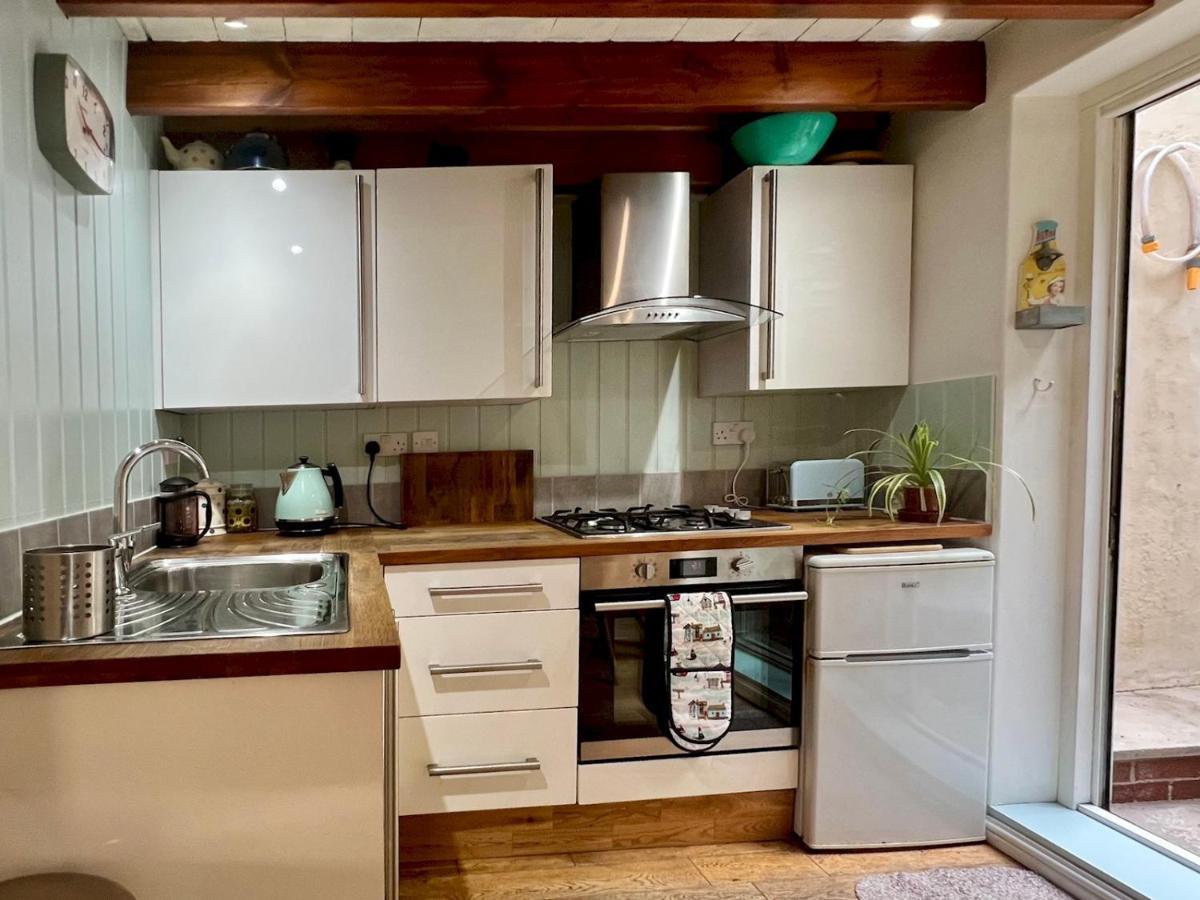 Pass The Keys 64 Church Street Characterful 2-Bed Cottage In The Heart Of Town Kingsbridge (Devon) Exterior photo