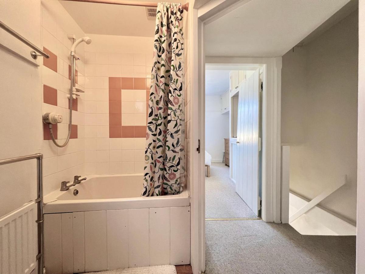 Pass The Keys 64 Church Street Characterful 2-Bed Cottage In The Heart Of Town Kingsbridge (Devon) Exterior photo
